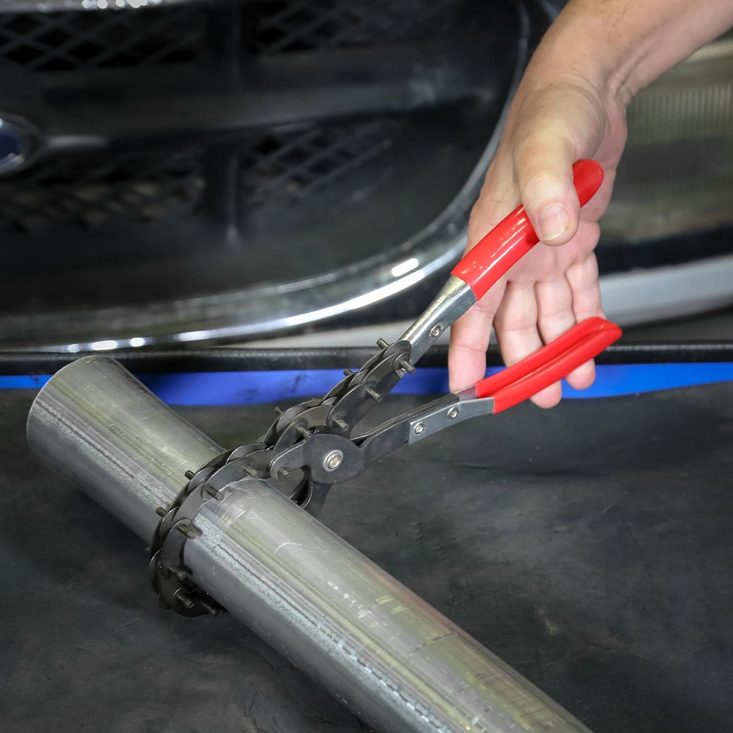 🔧Exhaust Cutter, Cuts 3/4" to 3-1/4" Pipe, Durable Chain Cutter Tool, Easy One-Handed Rotation, Compact Pipe Cutter Chain for Tight Spaces