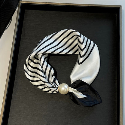 🧣 Effortless Glamour: Pop-On Pearl Necklace Scarf ✨