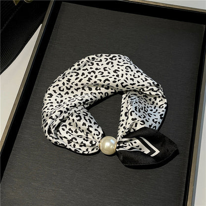 🧣 Effortless Glamour: Pop-On Pearl Necklace Scarf ✨