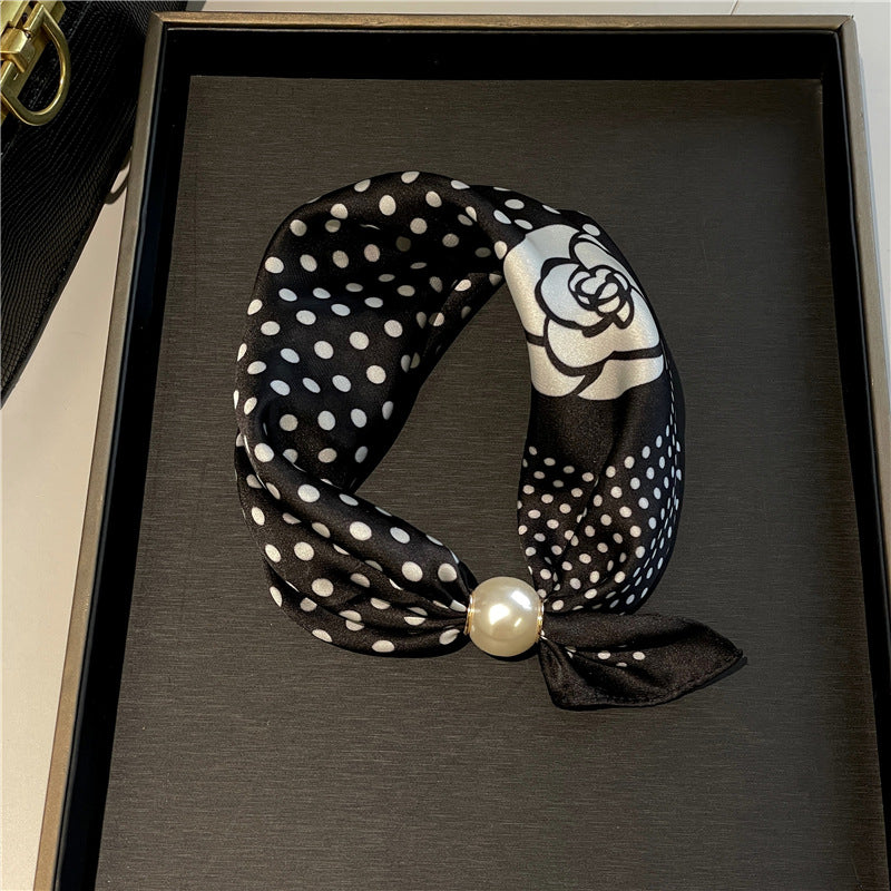 🧣 Effortless Glamour: Pop-On Pearl Necklace Scarf ✨