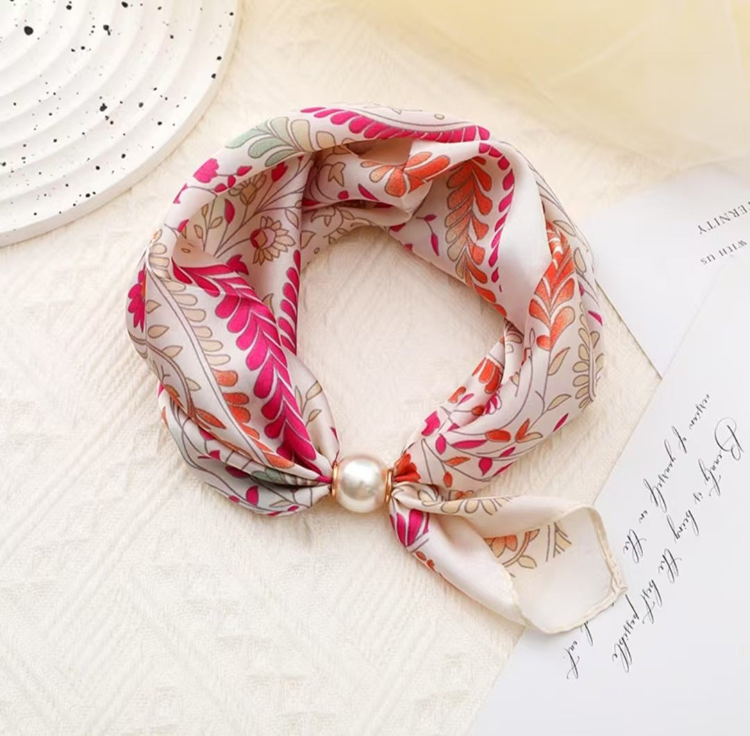 🧣 Effortless Glamour: Pop-On Pearl Necklace Scarf ✨