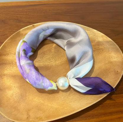🧣 Effortless Glamour: Pop-On Pearl Necklace Scarf ✨