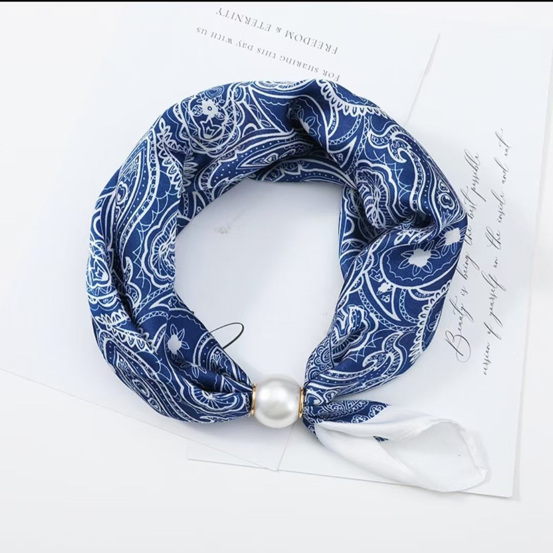 🧣 Effortless Glamour: Pop-On Pearl Necklace Scarf ✨
