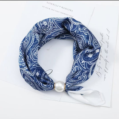 🧣 Effortless Glamour: Pop-On Pearl Necklace Scarf ✨