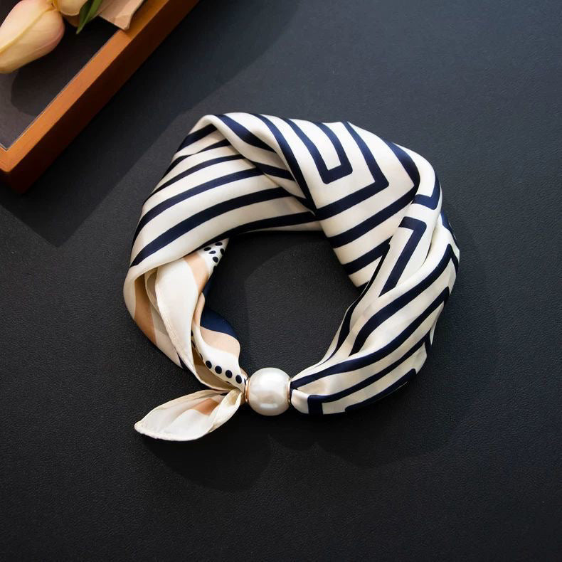 🧣 Effortless Glamour: Pop-On Pearl Necklace Scarf ✨