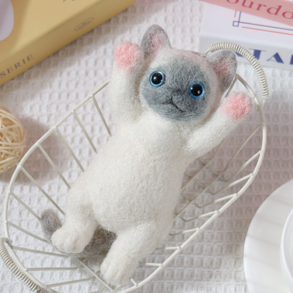 🎨🐾Soft and Cuddly Cat – Stress-Relief Squeezable Toy