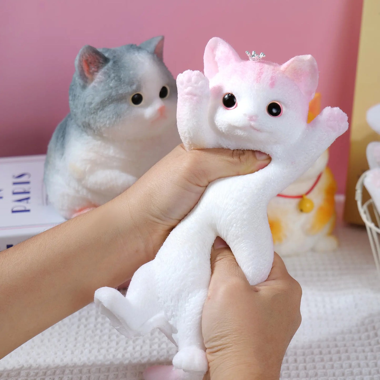 🎨🐾Soft and Cuddly Cat – Stress-Relief Squeezable Toy